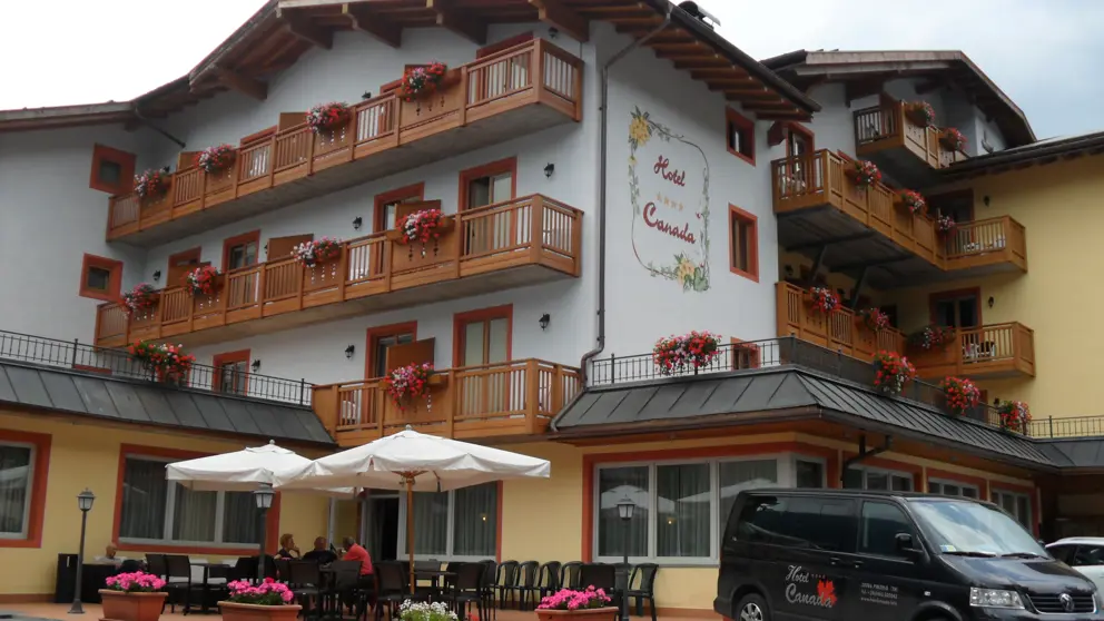 Hotel Canada Pinzolo Madonna Di Campiglio Exterior [1]