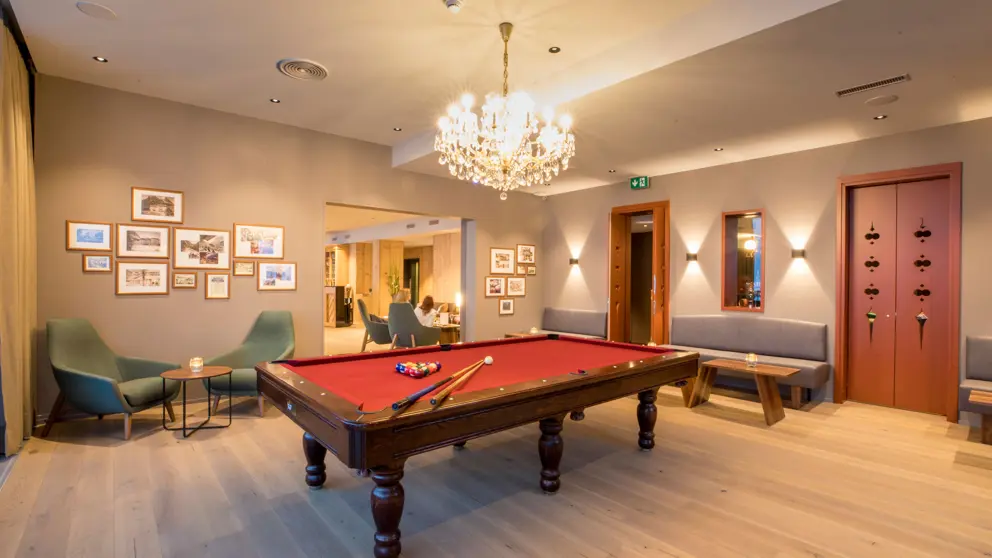 Hotel Belvedere Grindelwald Pool Table 2 [6]