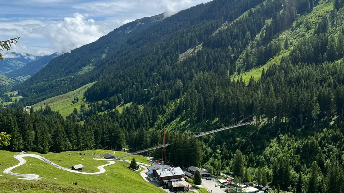 Saalbach Hinterglemm Almhutten Walk