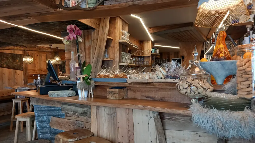 Inghams Italy Aosta Vally Cervinia Hotel Dragon Bar 2 [5]