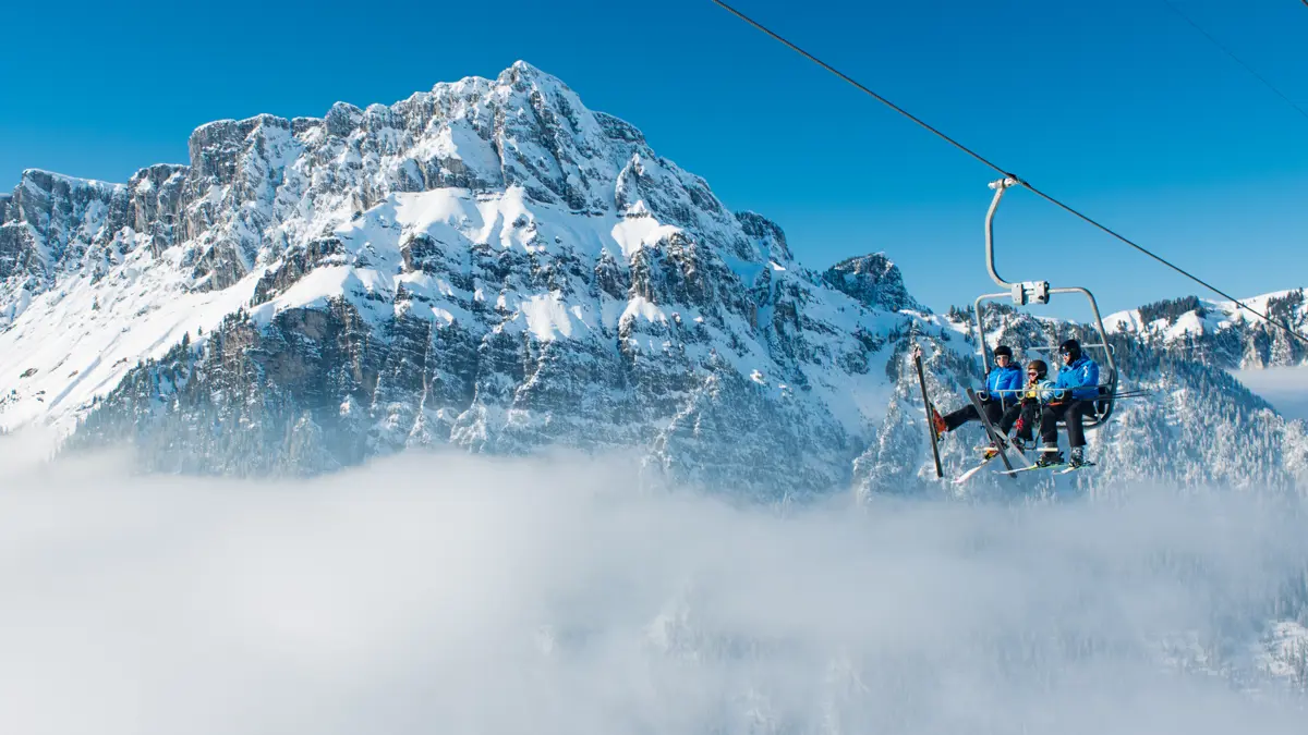 Nature Park Diemtigtal Grimmialp Chairlift Skier Winter Snow Mountain©Martin Wymann