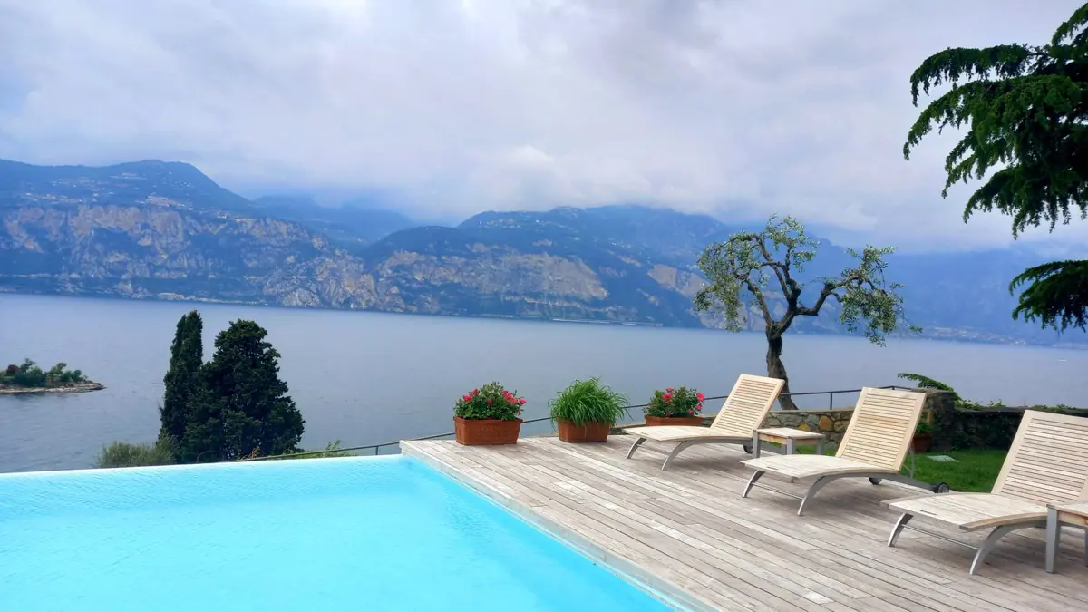 Hotel Bellevue San Lorenzo Malcesine Poolside Loungers
