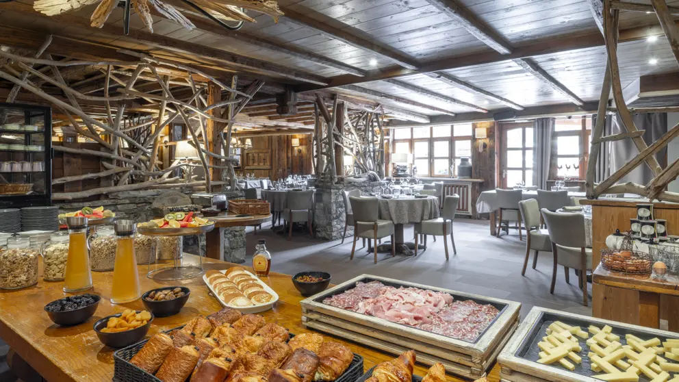 Hotel L'eterlou Meribel Breakfast Buffet [2]