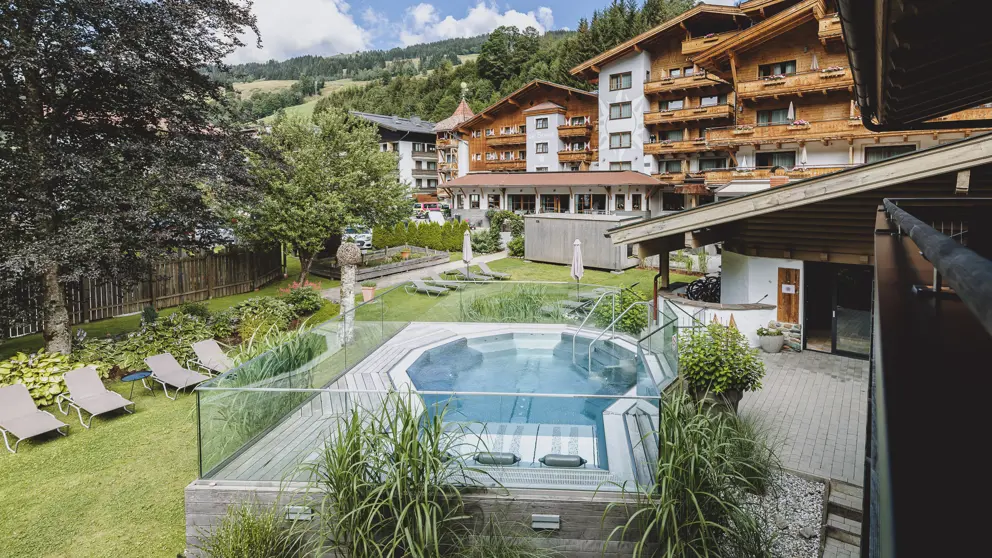 Hotel Sonne Saalbach Outdoor Pool Garden [1]