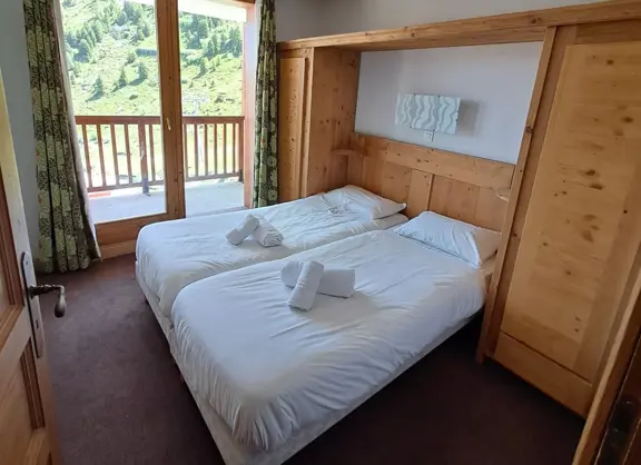 Twin bedroom