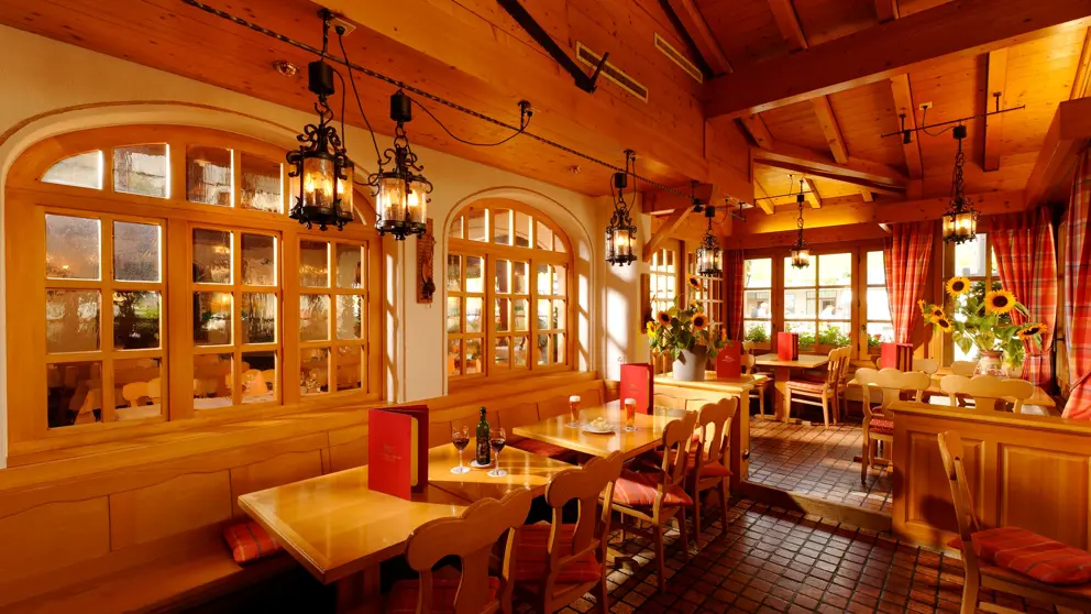 Hotel Derby Swiss Quality Grindelwald Restaurant Seating [9]