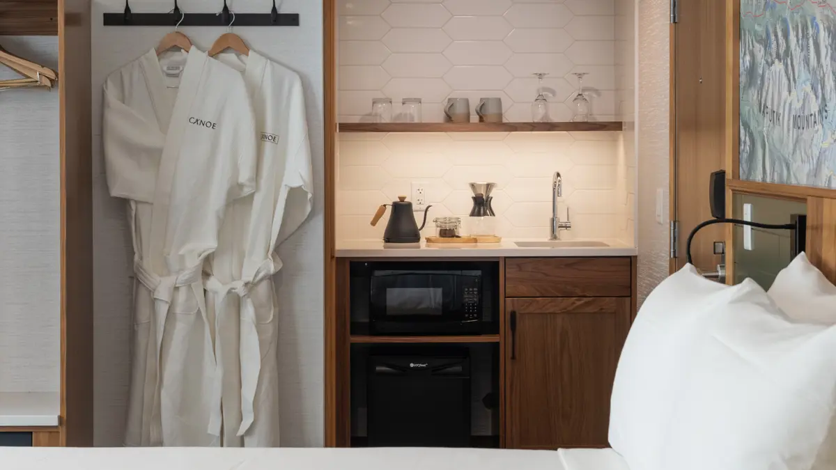 Hotel Canoe And Suites Banff Room Amenities