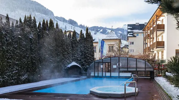 Hotel Neue Post Zell Am See Outdoor Pool