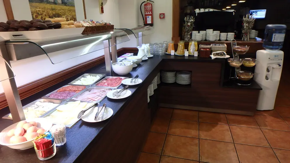Hotel Xalet Verdu Arinsal Buffet Restaurant 3 [4]