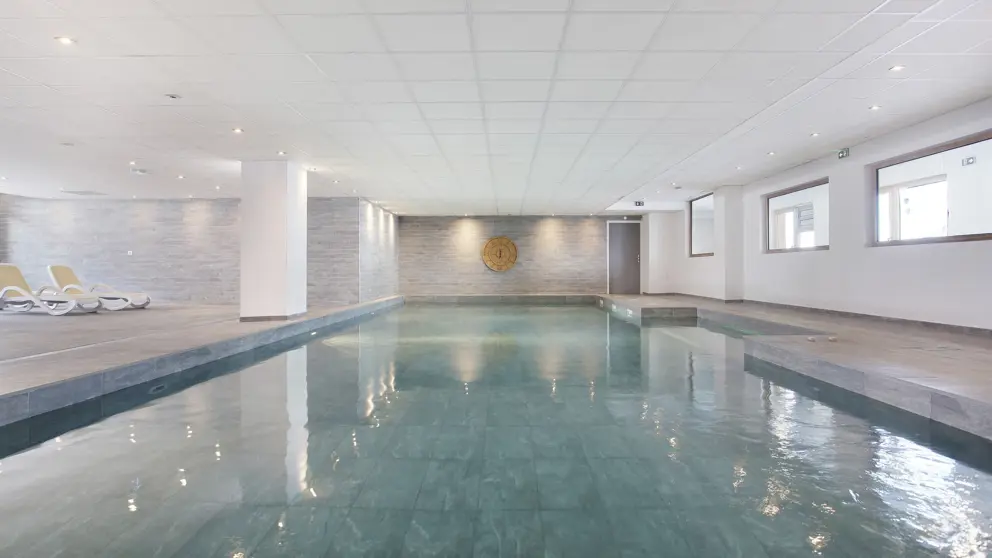 Front De Neige Apartments La Plagne Pool 2 [2]