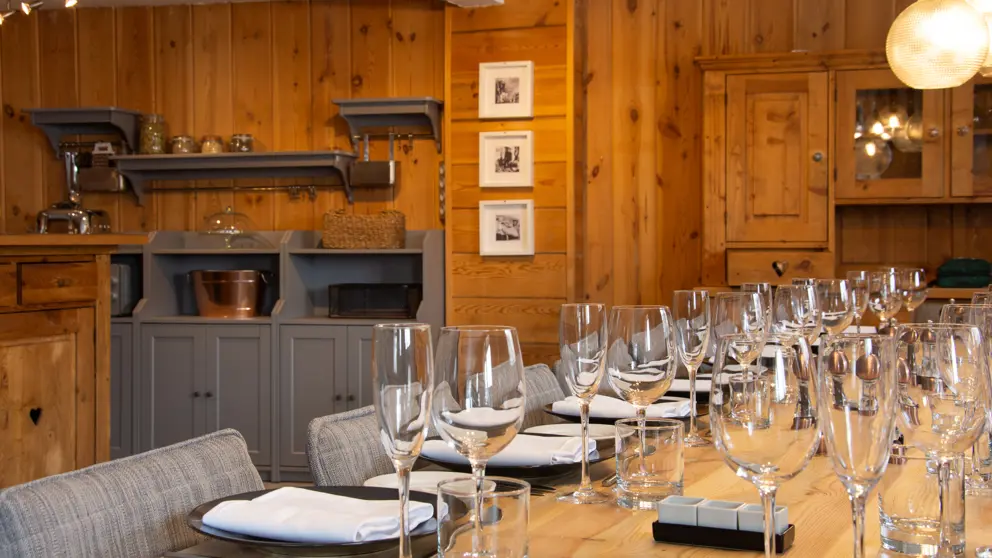 Chalet La Breche Alpe d'Huez Dining Area [4]