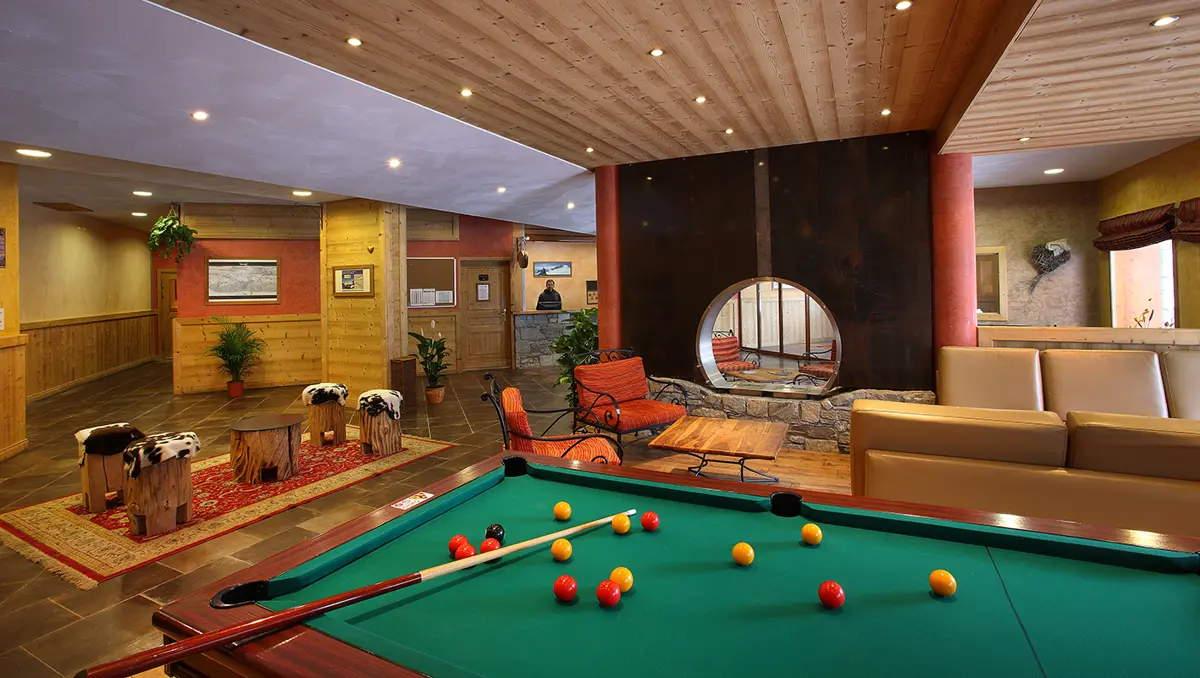 Le Cime Des Arcs, Pool Table