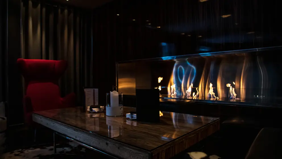 Hotel Avenue Lodge Val d'Isere lounge fireplace [9]