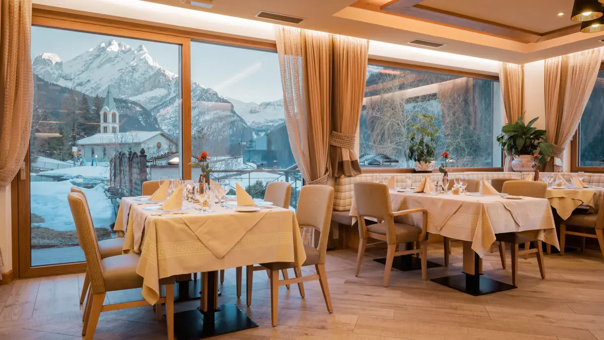 Inghams Italy Dolomites Canazei Hotel Cesa Tyrol Restaurant 3