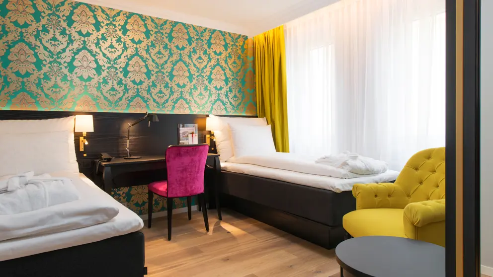 Thon Hotel Rosenkrantz Bergen Standard Room Twin 5 [7]