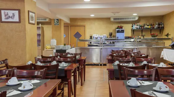 Hotel Catalunya Ski Pas De La Casa Restaurant Seating