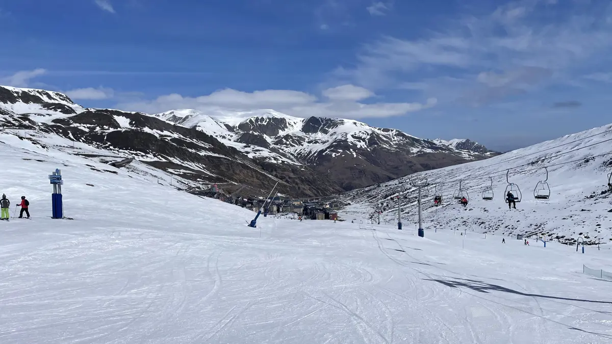 Beginner skiing in Pas de la Casa