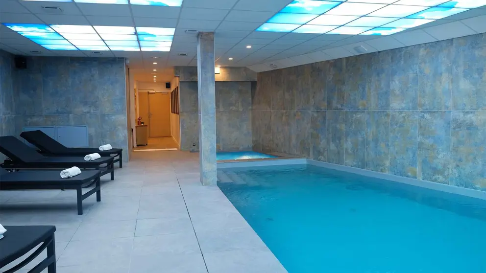 Hotel Le Mottaret Meribel Pool [7]