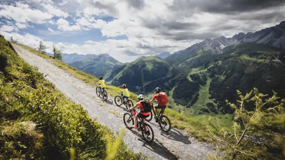 St.Anton Bike And Hike Zwölferkopf Copyright TVB St.Anton Am Arlberg Patrick Bätz