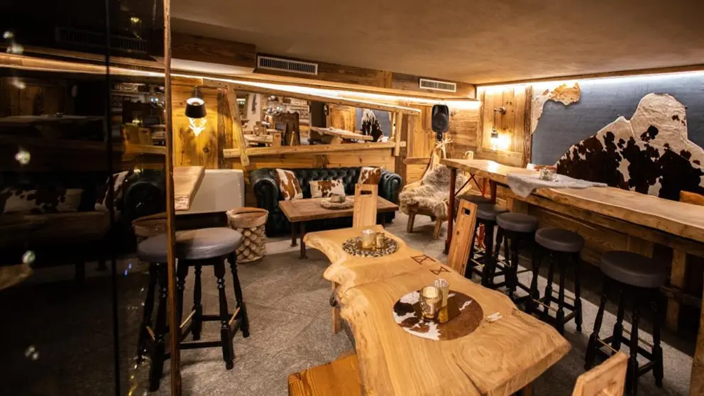 Inghams Italy Aosta Vally Cervinia Hotel Dragon Bar [4]