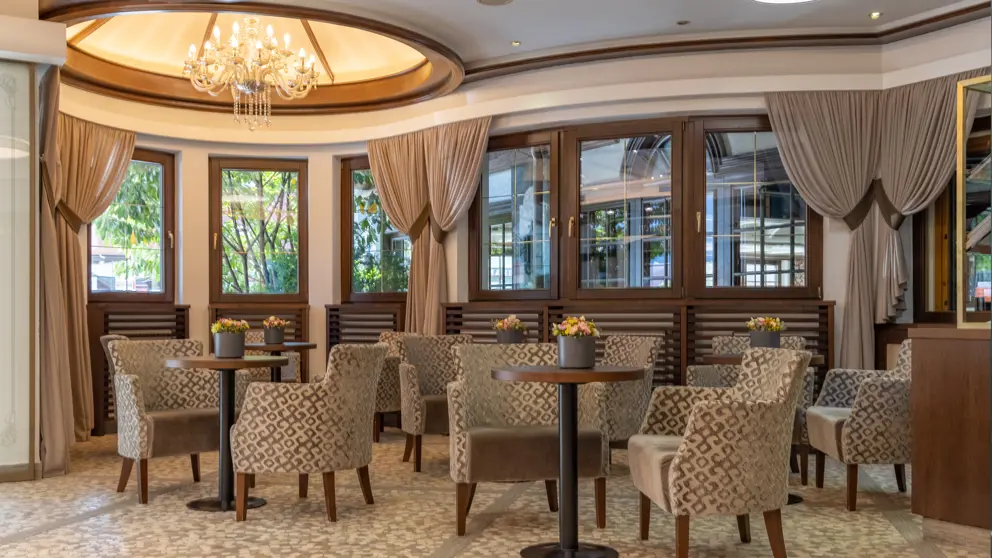 Sporthotel Strass Mayrhofen Lobby [1]