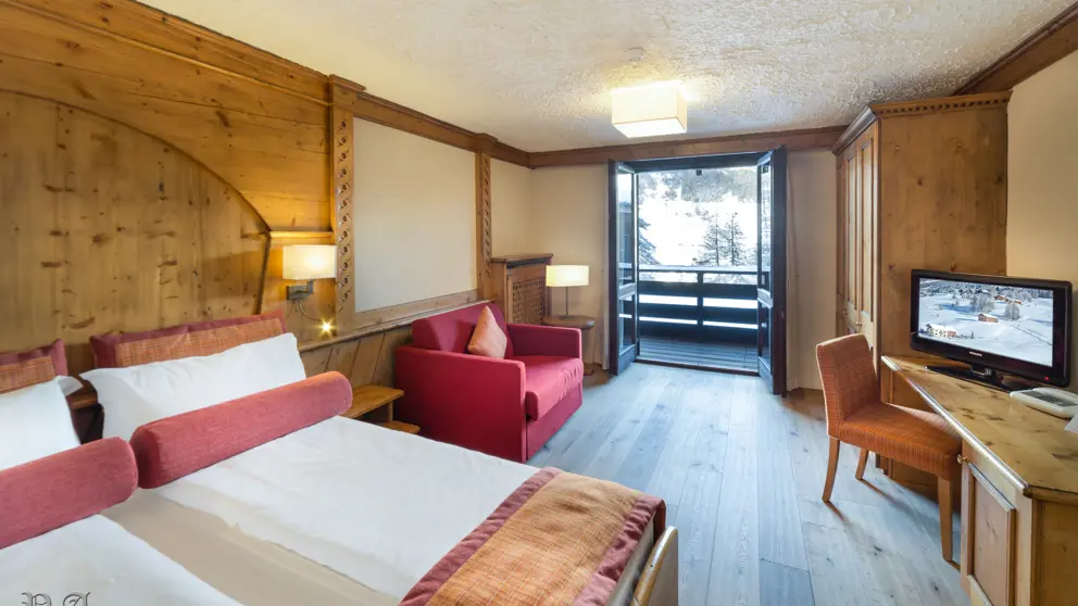 Inghams Italy Livigno Hotel Intermonti Design Bedroom [1]