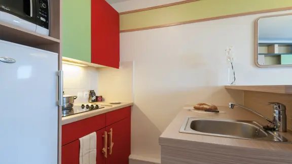 One bedroom apartment kitchen