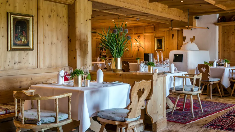 Hotel Der Bar Ellmau Dining Room [3]