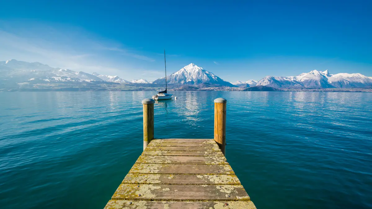 Oberhofen Pier Boat Thun Lake Niesen Winter©Mike Kaufmann