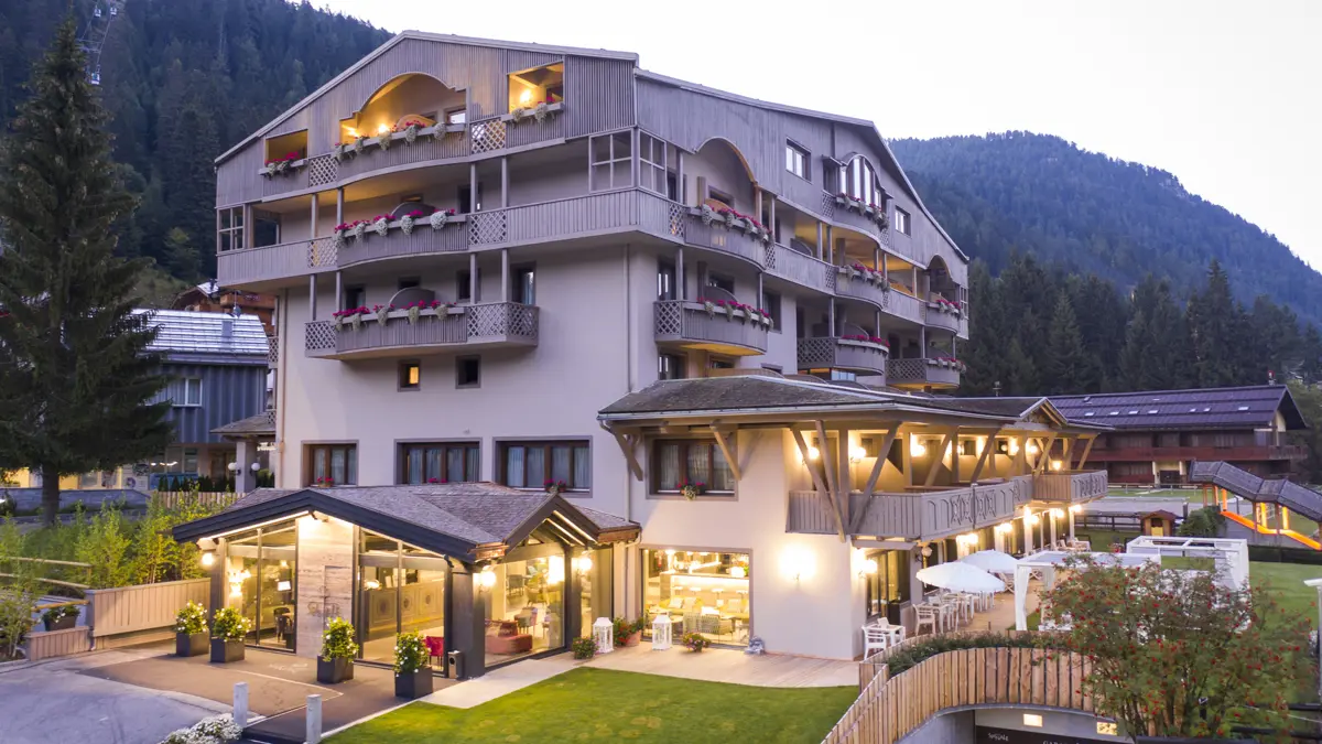 Hotel Spinale Madonna Di Campiglio Italy Exterior 2