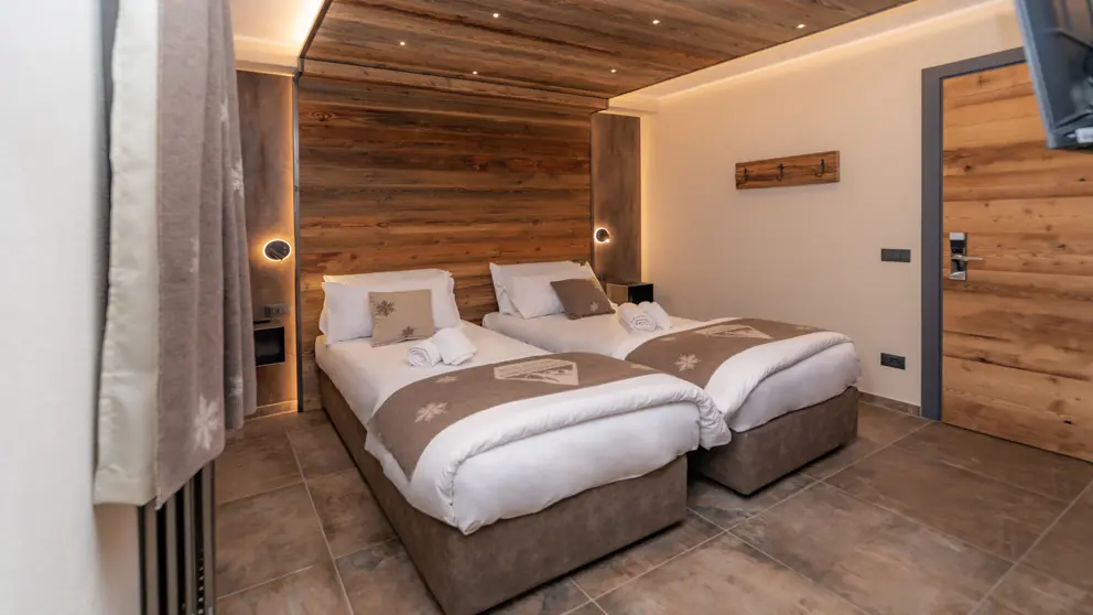 Inghams Italy Via Lattea Sauze D'oulx Hotel Avalanche Superior Bedroom (3) [4]