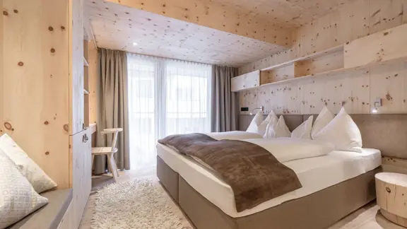 Zirbenlodge Austrian twin room