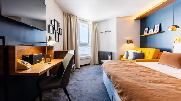 Double piste view bedroom