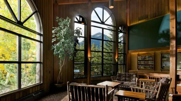 Lake Louise Inn Lake Louise Ski Big 3 Lobby