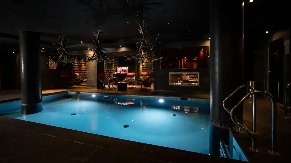 Hotel Avenue Lodge Val d'Isere pool (1) [5]