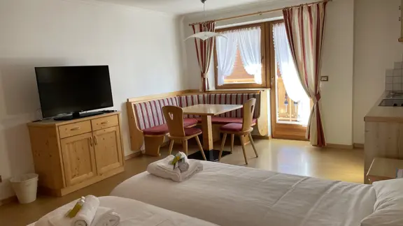 Room 22 - 1st Floor SW Facing