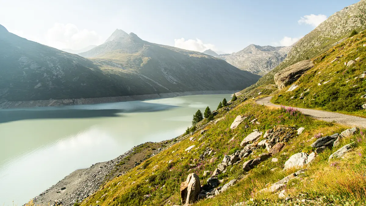 Saas Fee Walking Monte Moro (Copyright: Saastal Tourismus AG Puzzle Media)