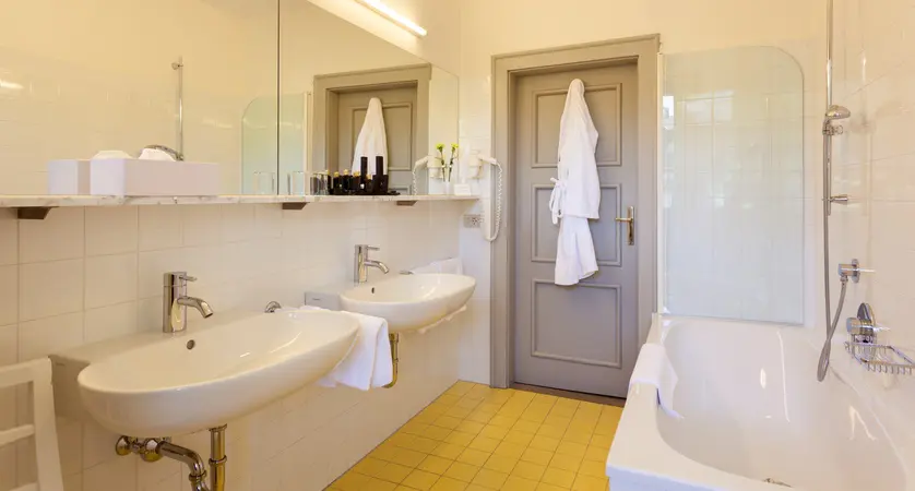 Hotel Tre Cime Drei Zinnen Dolomites Italy Bathroom 2