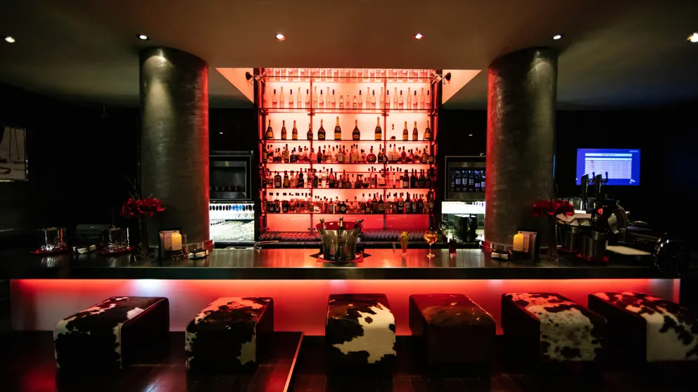 Hotel Avenue Lodge Val d'Isere bar [1]