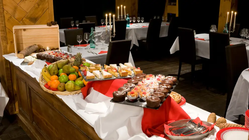 Hotel Le Mottaret Meribel Buffet 2 [6]