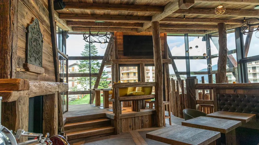 Inghams Italy Via Lattea Sauze D'oulx Hotel Avalanche Bar (4) [4]