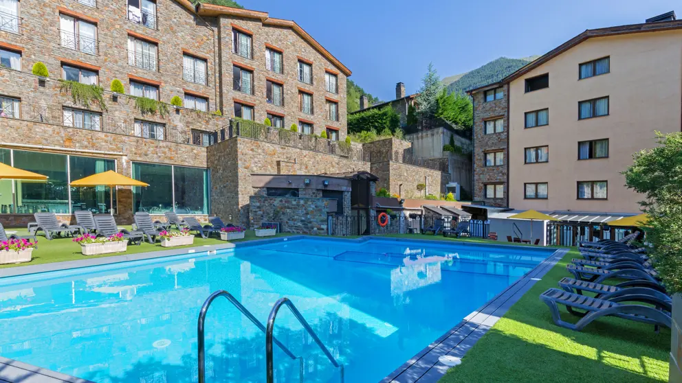 Hotel Princesa Parc Arinsal Outdoor Swimming Pool [2]