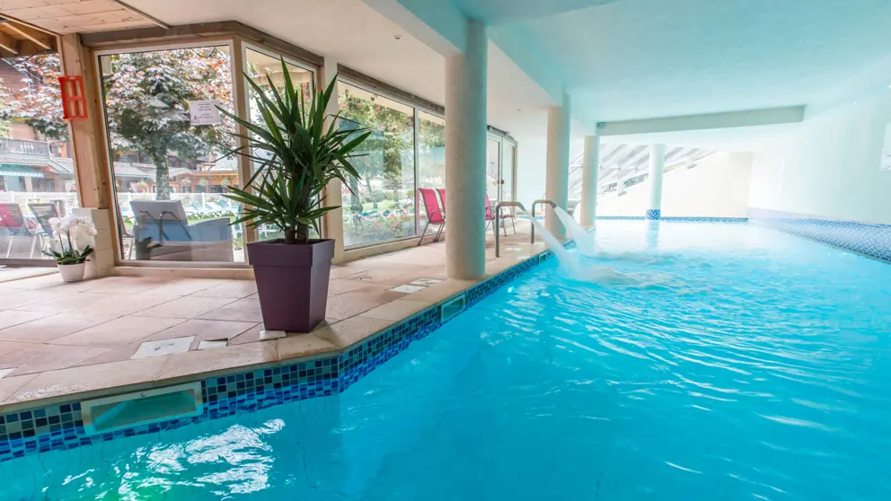 Hotel Le Cret Morzine Indoor Pool 1 [4]