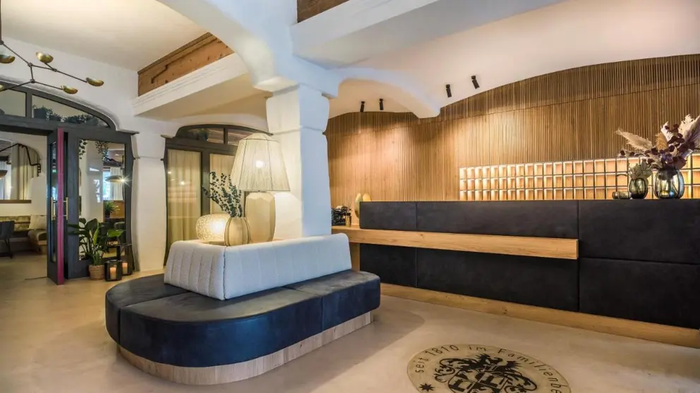 Hotel Tiefenbrunner Kitzbuhel Reception [1]
