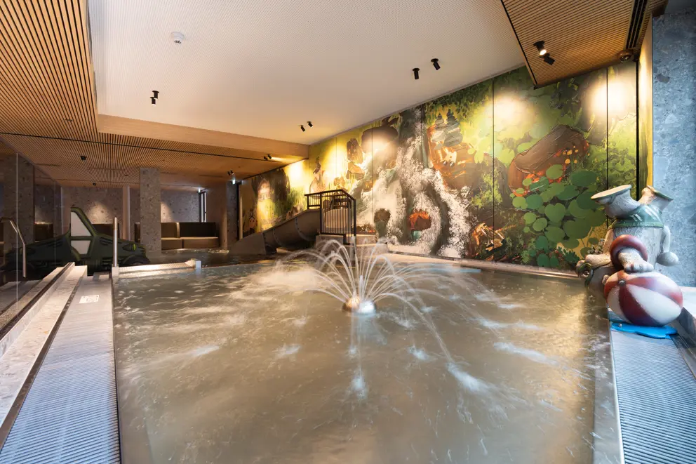 Neuhaus Zillertal Resort Mayrhofen Kids Pool [4]