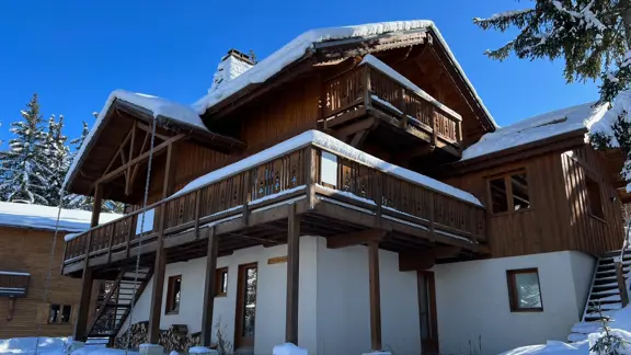 Chalet Jardin Alpin La Tania Chalet Exterior Winter