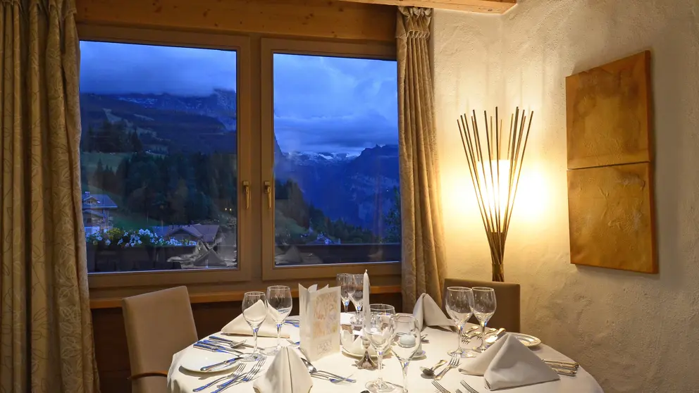 Hotel Caprice Wengen Dining Area [6]
