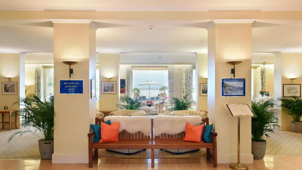 Hotel Rene Capt Montreux Lobby [5]