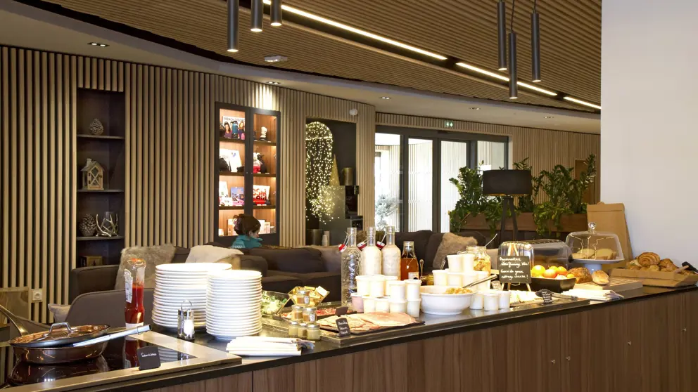 L'eclose Apartments Alpe D'heuz Breakfast Buffet [4]