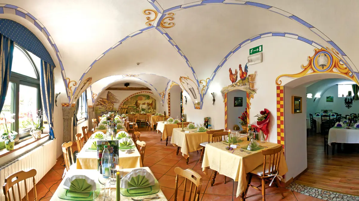 Ita Ledro Garden Dining